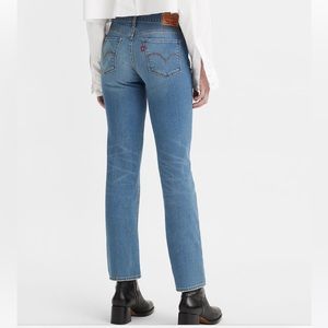 Levi’s premium denim NWT stretch distressed women’s jeans